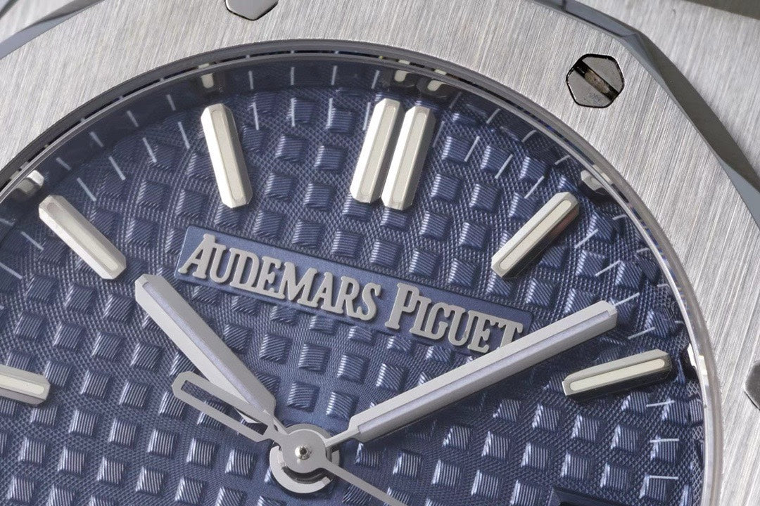 Audemars Piguet Royal Oak Ladies Automatic Watch 34mm, Ref.77350 / 77351