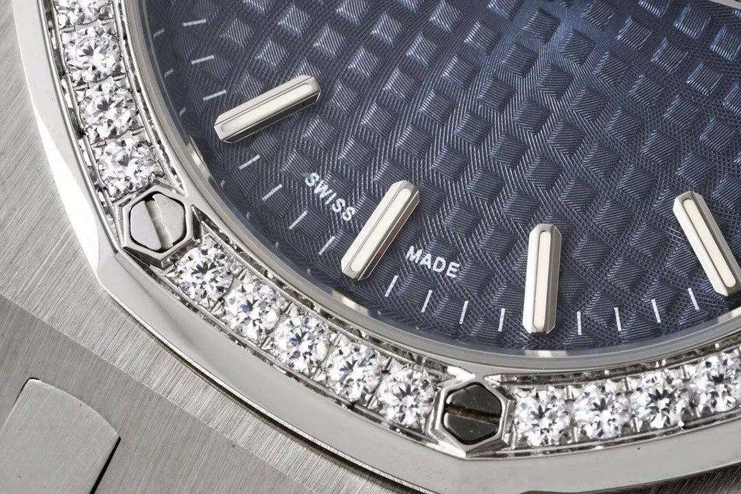 Audemars Piguet Royal Oak Ladies Automatic Watch 34mm, Ref.77350 / 77351