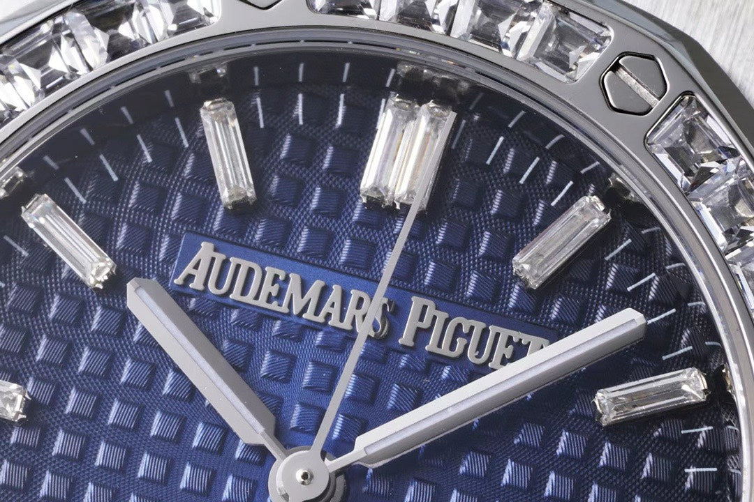 Audemars Piguet Royal Oak Ladies Automatic Watch 34mm, Ref.77350 / 77351