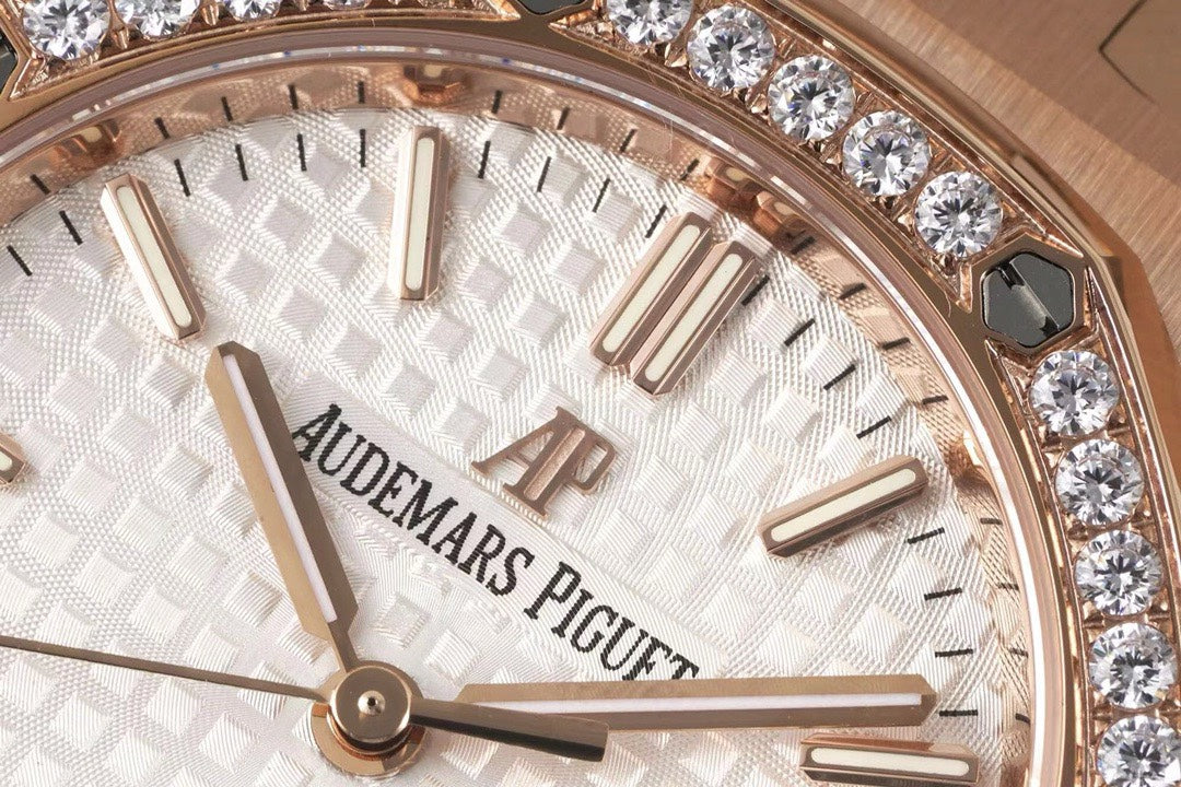 Audemars Piguet Royal Oak Ladies Automatic Watch 34mm, Ref.77350 / 77351