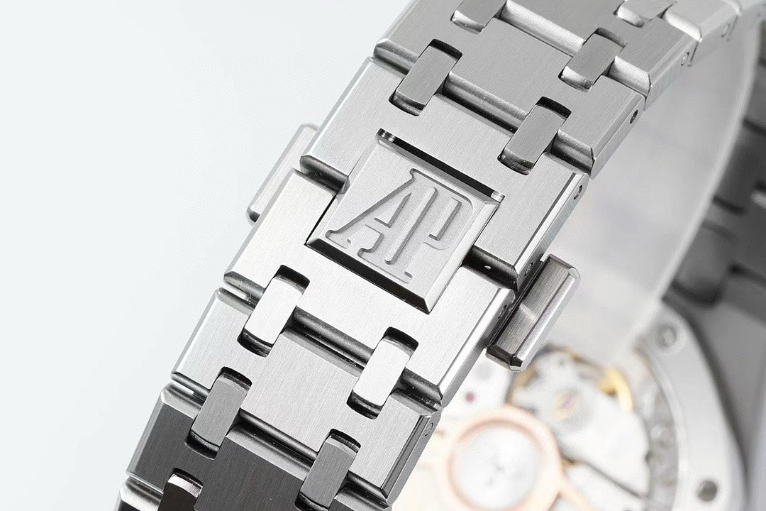 Audemars Piguet Royal Oak Ladies Automatic Watch 34mm, Ref.77350 / 77351