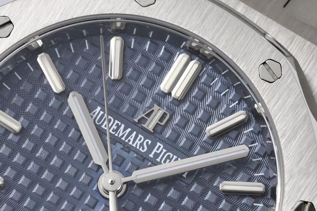 Audemars Piguet Royal Oak Ladies Automatic Watch 34mm, Ref.77350 / 77351