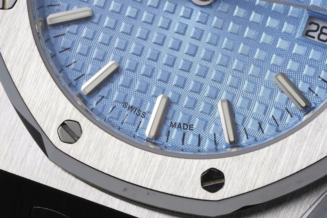 Audemars Piguet Royal Oak Ladies Automatic Watch 34mm, Ref.77350 / 77351