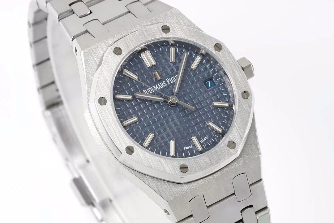 Audemars Piguet Royal Oak Ladies Automatic Watch 34mm, Ref.77350 / 77351