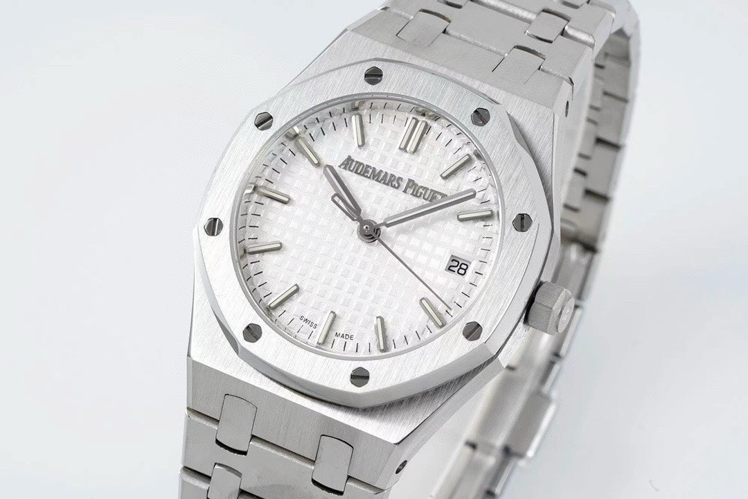 Audemars Piguet Royal Oak Ladies Automatic Watch 34mm, Ref.77350 / 77351
