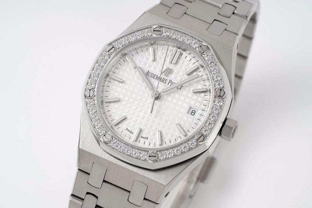 Audemars Piguet Royal Oak Ladies Automatic Watch 34mm, Ref.77350 / 77351
