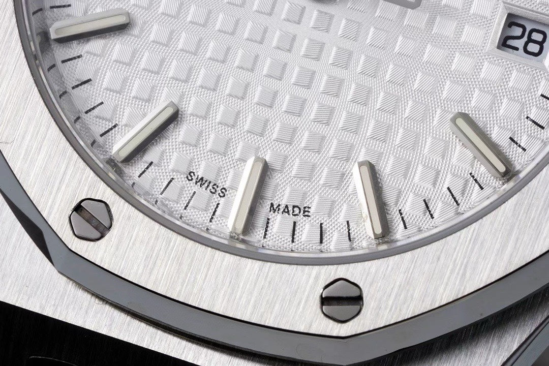Audemars Piguet Royal Oak Ladies Automatic Watch 34mm, Ref.77350 / 77351