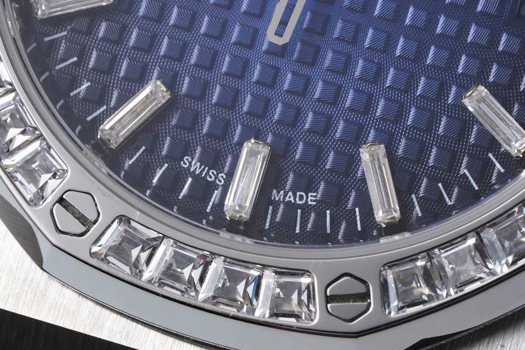 Audemars Piguet Royal Oak Ladies Automatic Watch 34mm, Ref.77350 / 77351