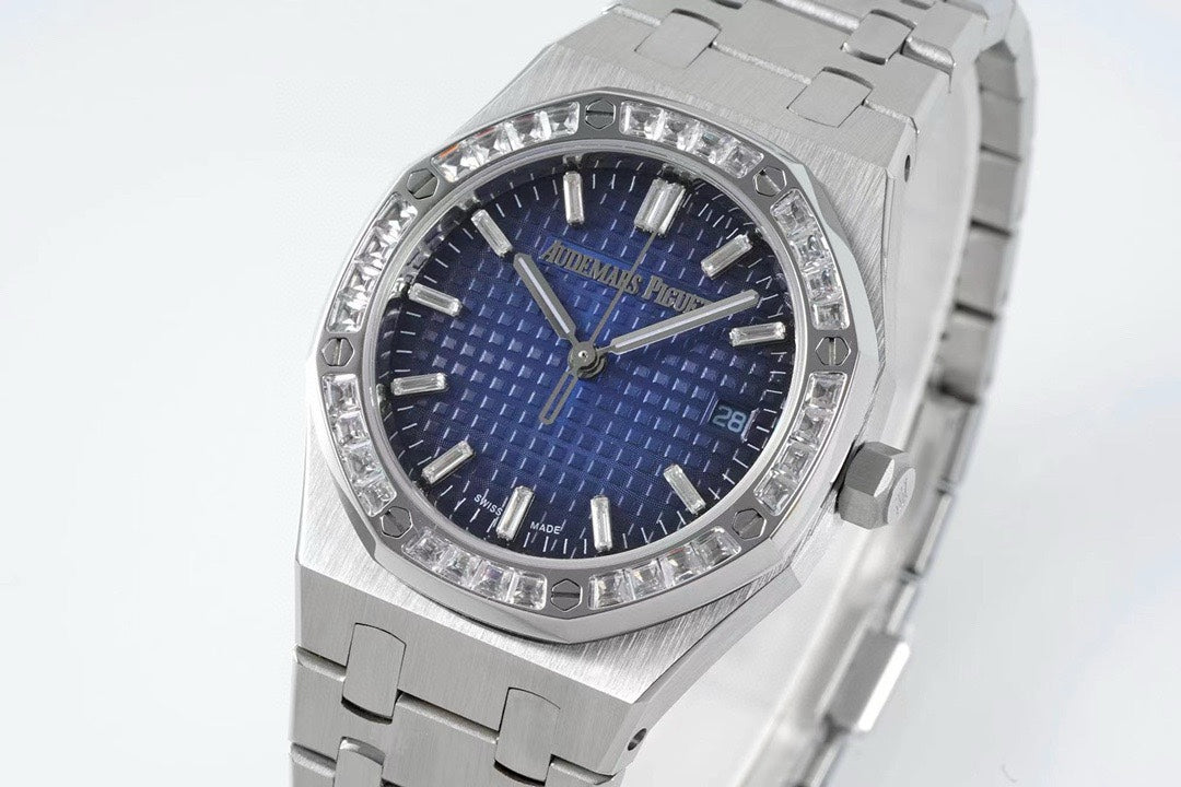 Audemars Piguet Royal Oak Ladies Automatic Watch 34mm, Ref.77350 / 77351