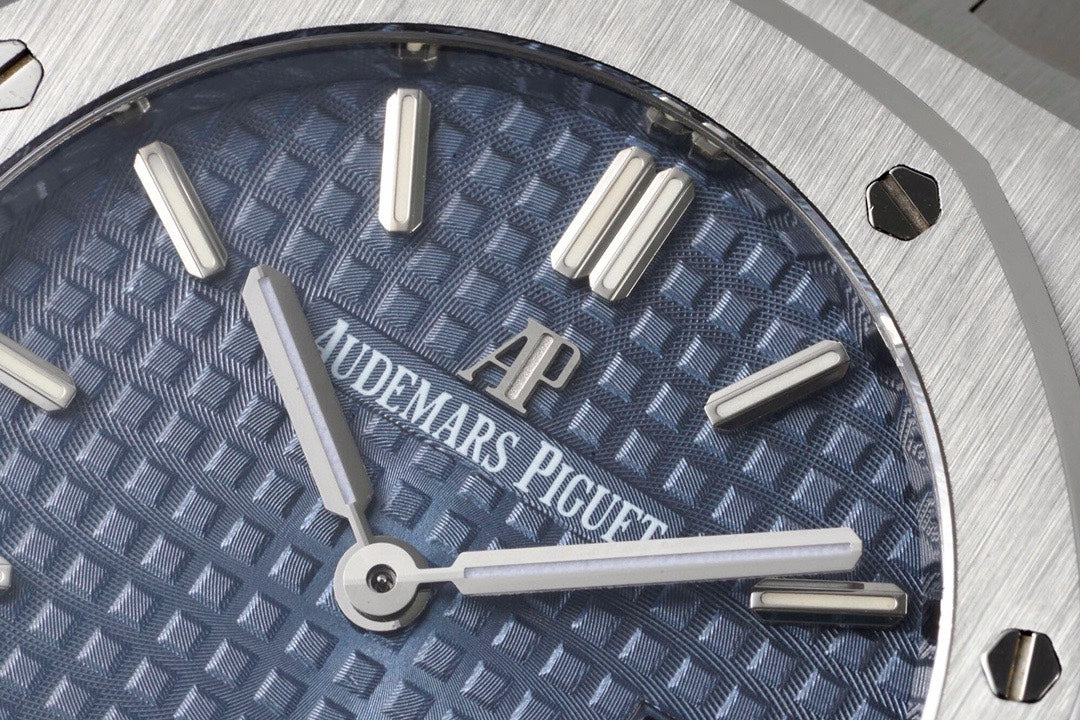 Audemars Piguet Royal Oak Ladies Quartz Watch 33mm, Ref.67651ST.ZZ.1261ST.01