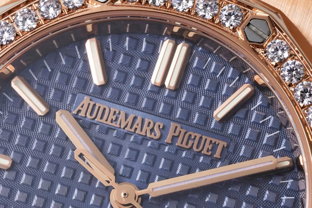 Audemars Piguet Royal Oak Ladies Automatic Watch 34mm, Ref.77350 / 77351