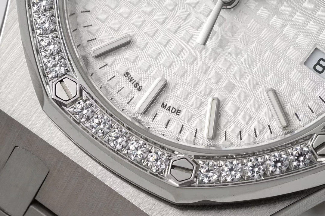 Audemars Piguet Royal Oak Ladies Automatic Watch 34mm, Ref.77350 / 77351